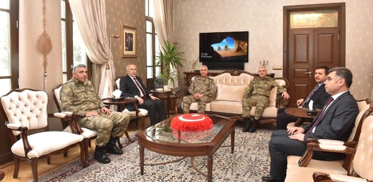 Hatay Valisi Ata\'ya Ziyaret