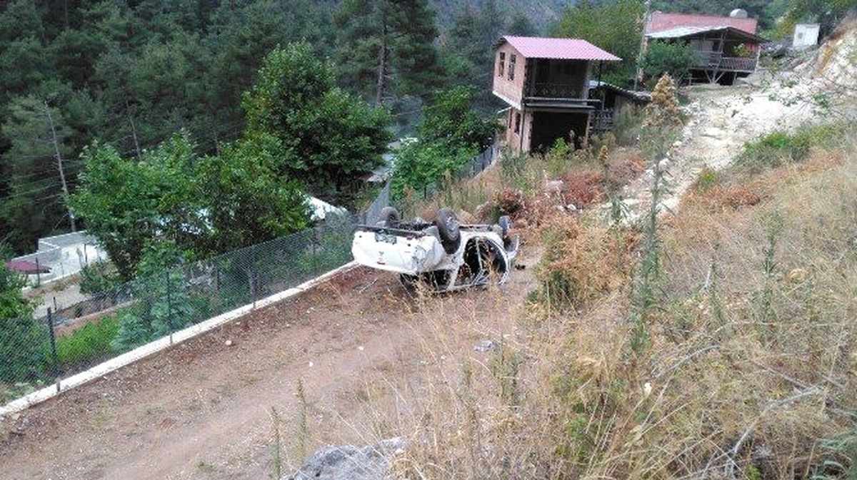 Kamyonet Çay Bahçesine Yuvarlandı: 1 Ölü