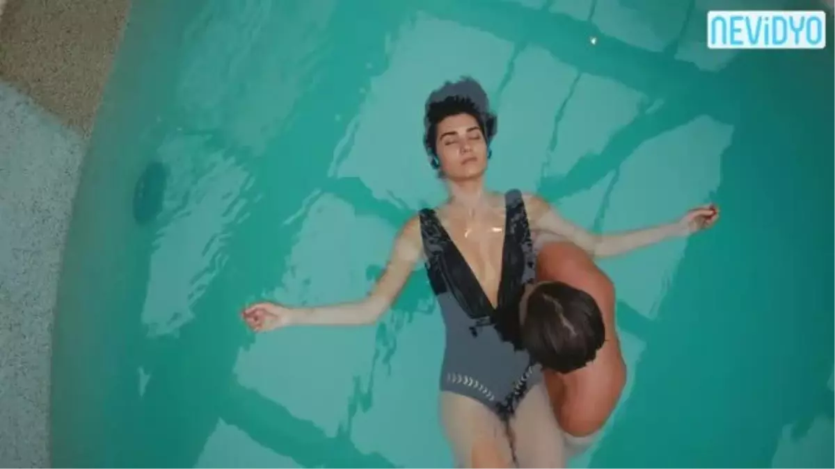 Kıvanç Tatlıtuğ ve Tuba Büyüküstün\'ün Havuz Sahnesi Konuşuldu