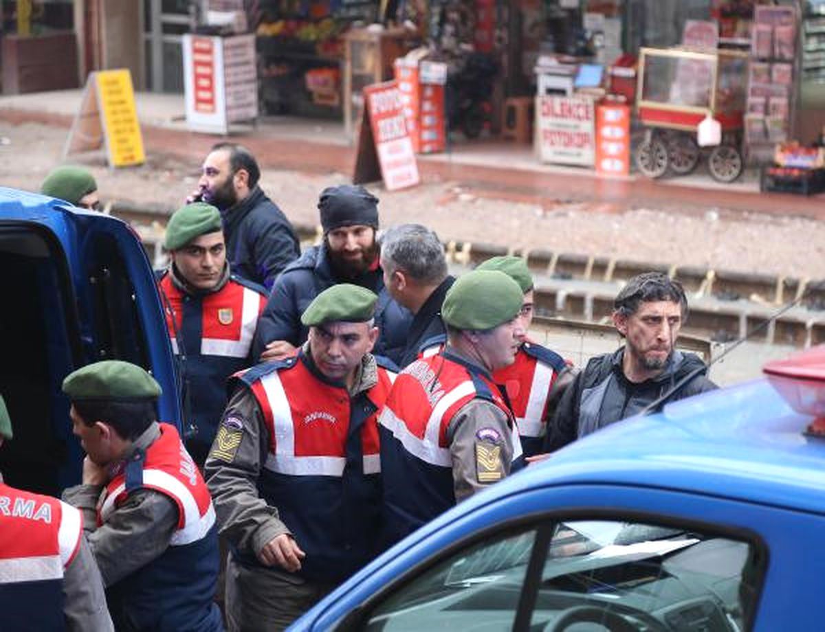 Kocaeli\'de 8 Deaş\'lı Adliyeye Sevk Edildi (2)