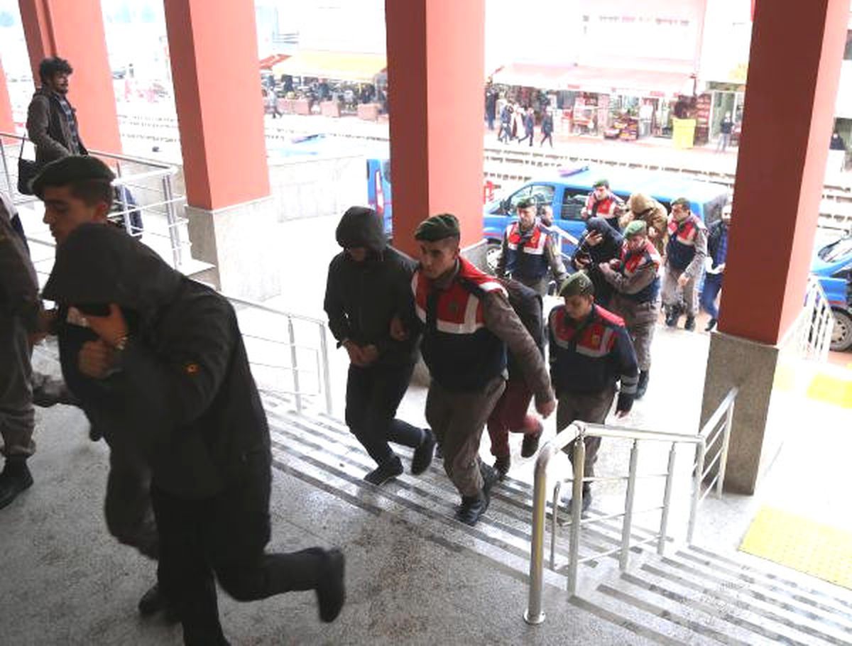 Kocaeli\'de 8 Deaş\'lı Adliyeye Sevk Edildi