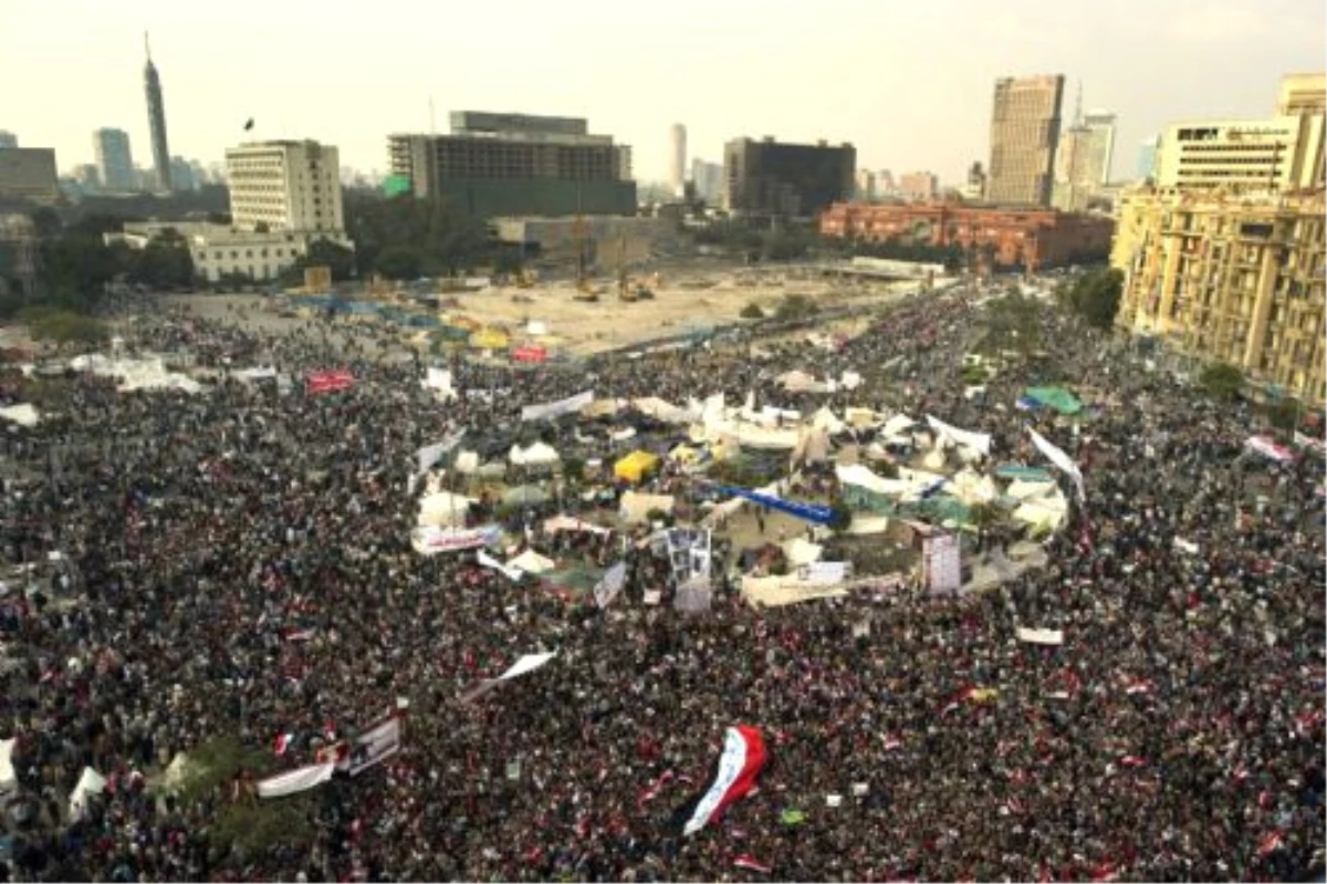 Mısır Devriminin Sessiz Tanığı: Tahrir Meydanı