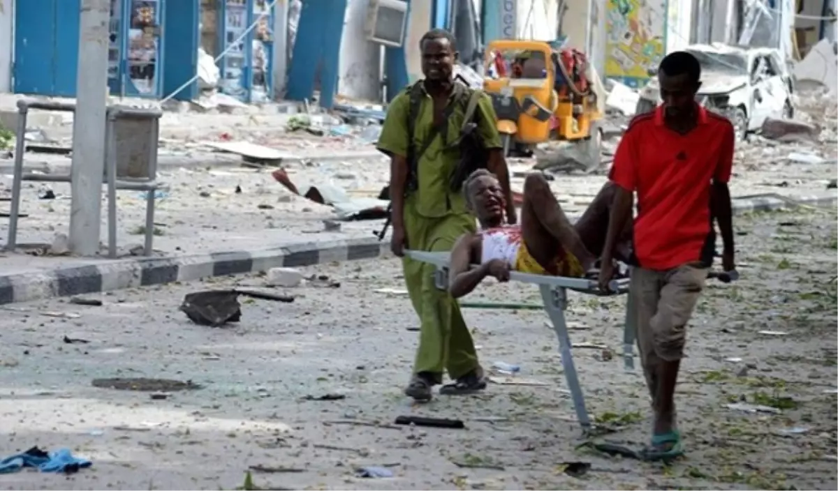 Mogadişu\'da Bombalı Saldırı: 12 Ölü