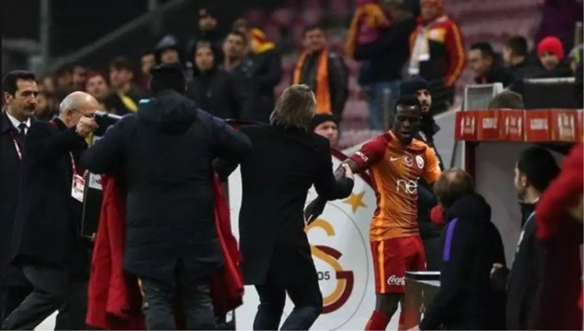 Riekerink, Soyunma Odasına Giden Bruma\'yı Yedek Kulübesine Getirdi