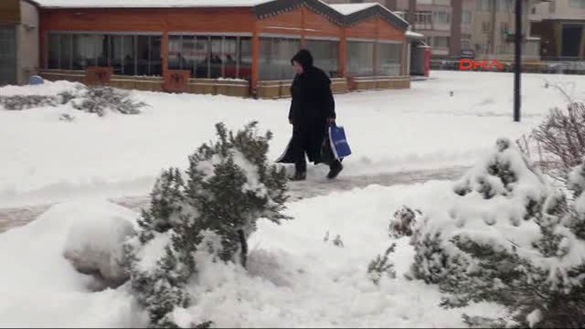 Sivas\'ta Kar Yağışı Hayatı Olumsuz Etkiledi