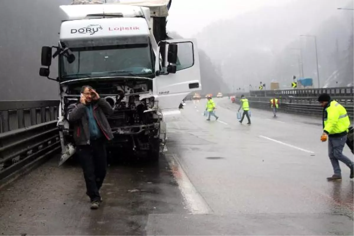 Tem\'de Tır Kaydı İstanbul Yönü Yarım Saat Ulaşıma Kapandı