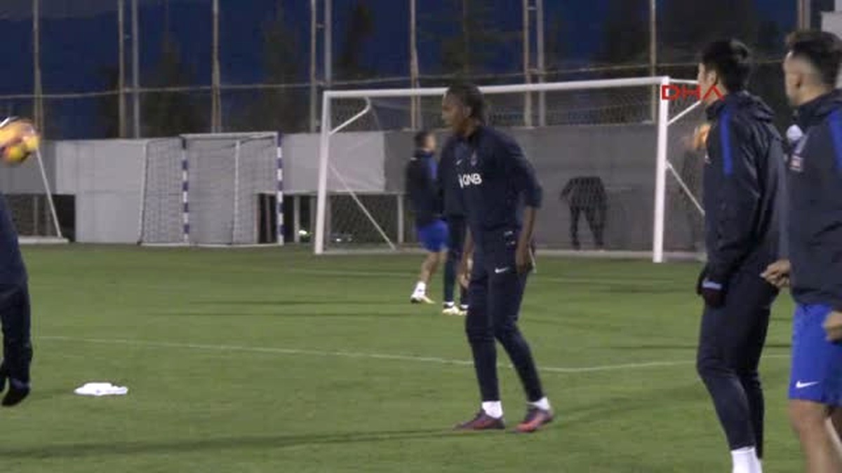 Trabzonspor\'un Yeni Transferi Rodallega Ilk Antrenmanına Çıktı