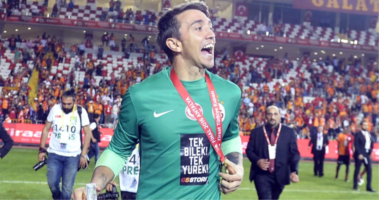 Uruguay Basını: Fernando Muslera Galatasaray\'la Sözleşme İmzalayacak