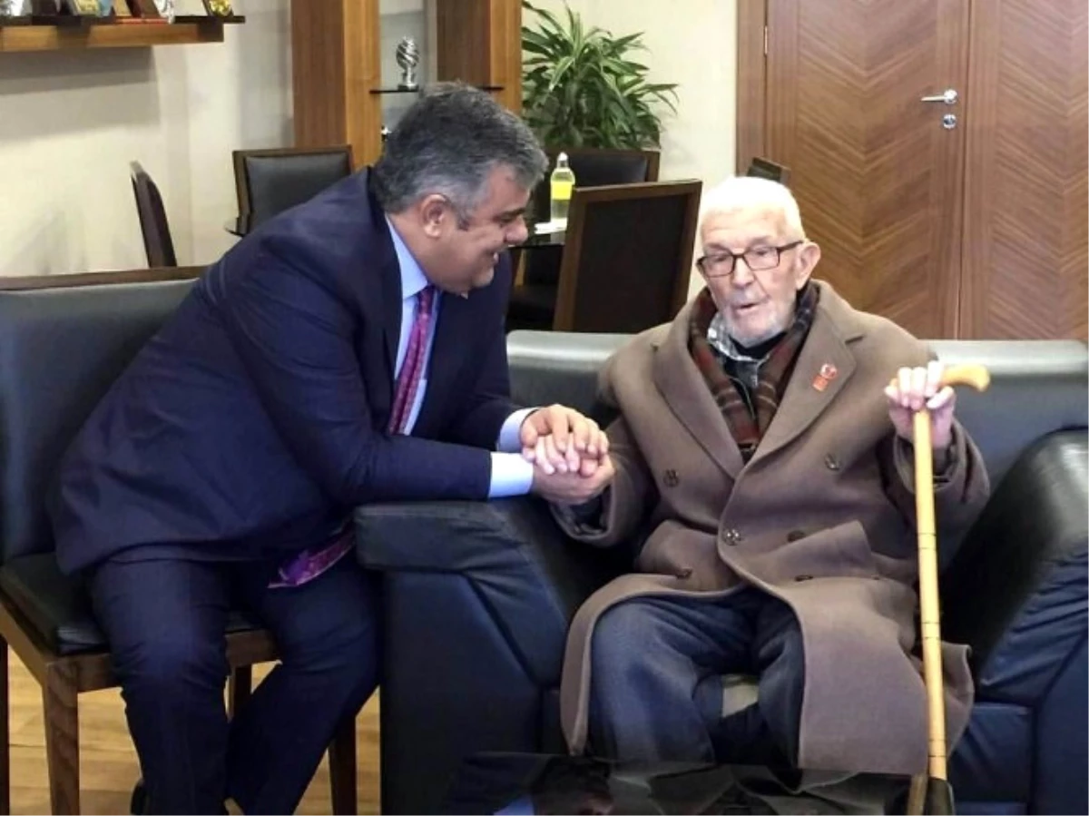 90 Yaşındaki Kore Gazisinden Başkan Özgüven\'e Ziyaret