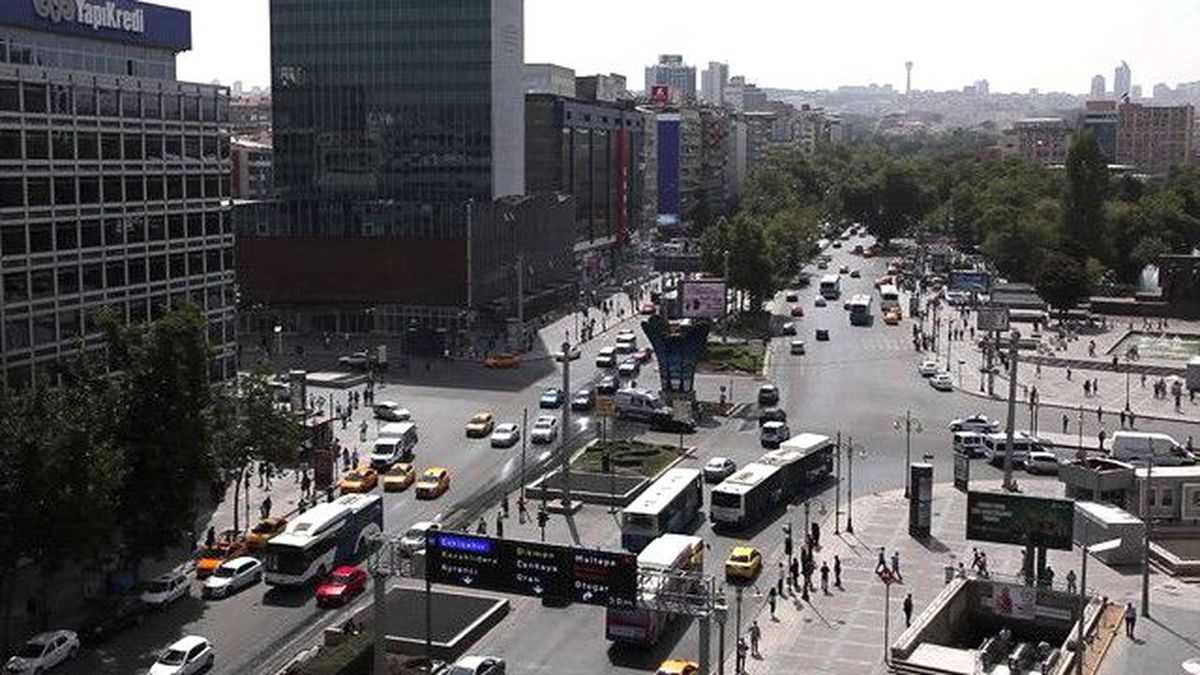 İsveç Büyükelçiliği\'nden Vatandaşlarına Uyarı: Kızılay\'dan Uzak Durun