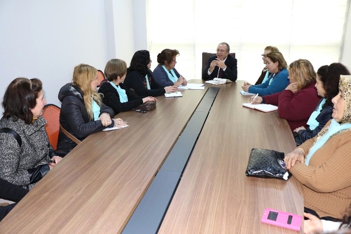 Akhisarlı Kadınlardan Büyükşehir Belediyesi\'ne Ziyaret