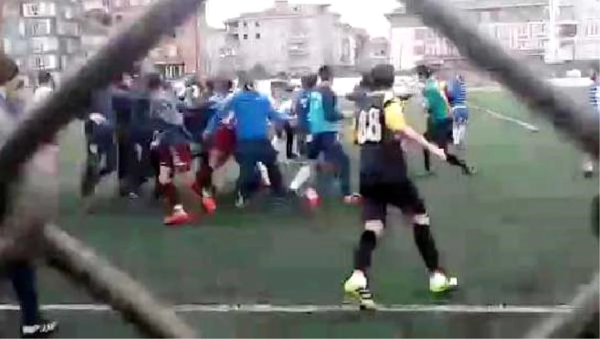 Ardeşen\'de Amatör Futbol Maçında Kavga: 2 Yaralı