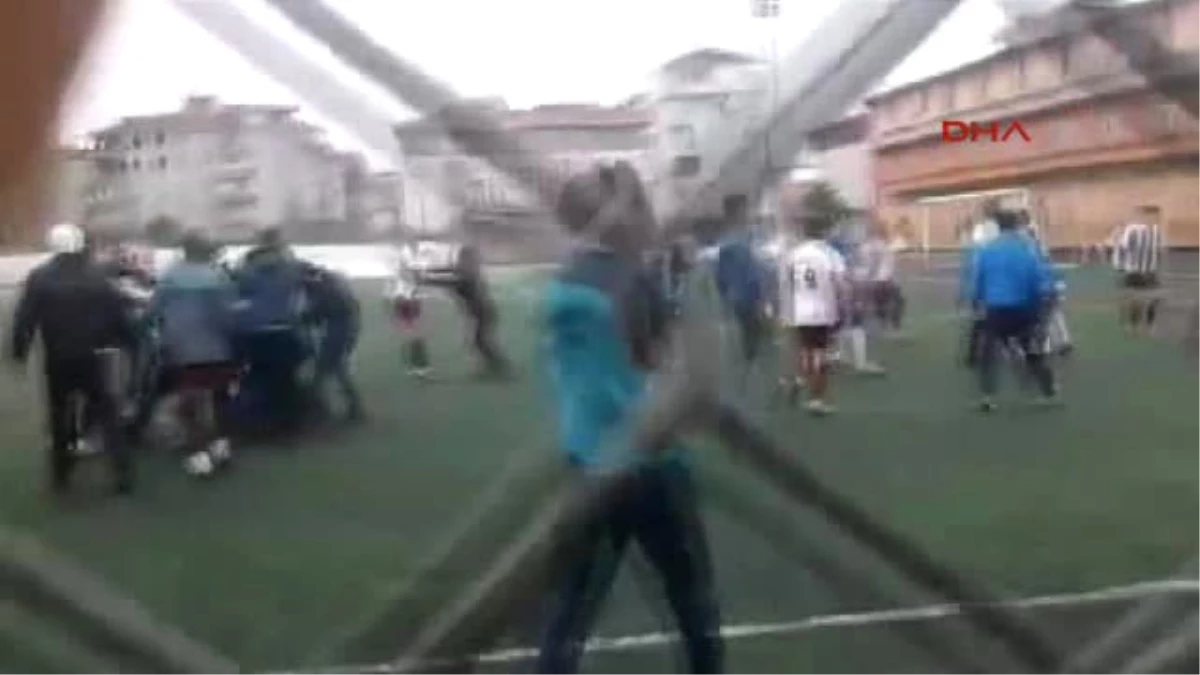 Ardeşen\'de Amatör Futbol Maçında Kavga 2 Yaralı