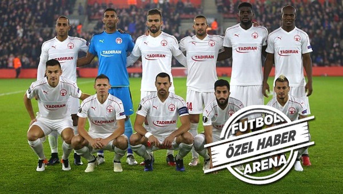 Beşiktaş\'ın Rakibinde Kriz! Soyunma Odasında...