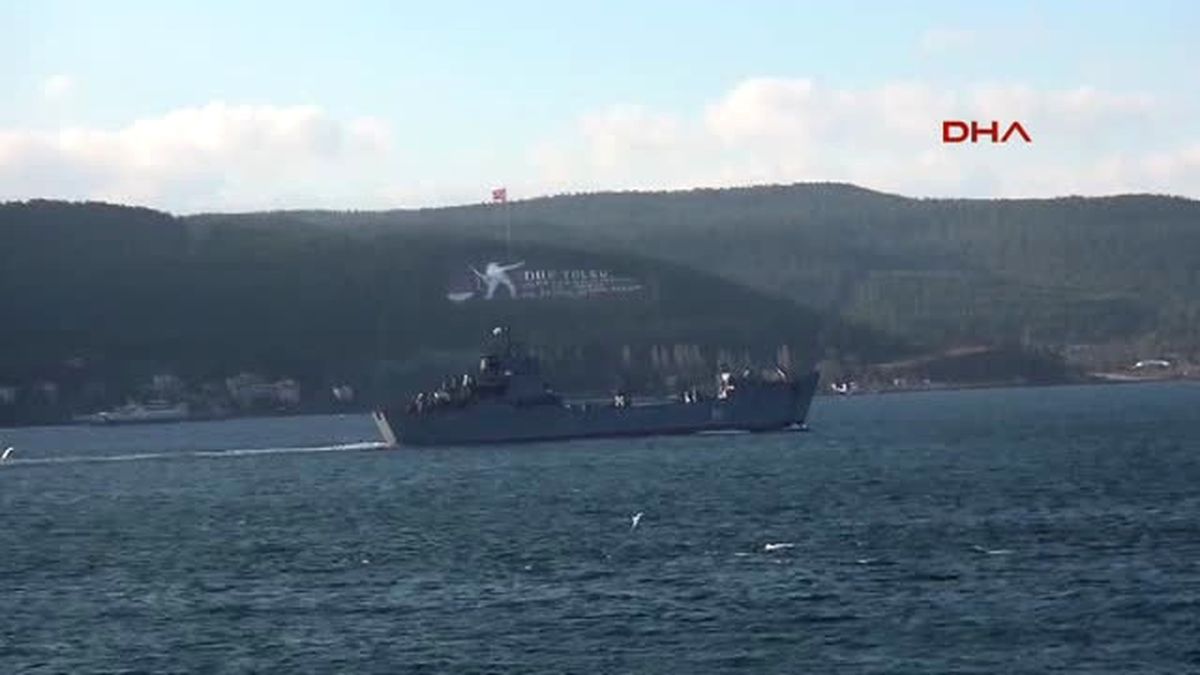 Çanakkale\'den Rus Çıkarma Gemisi Geçti