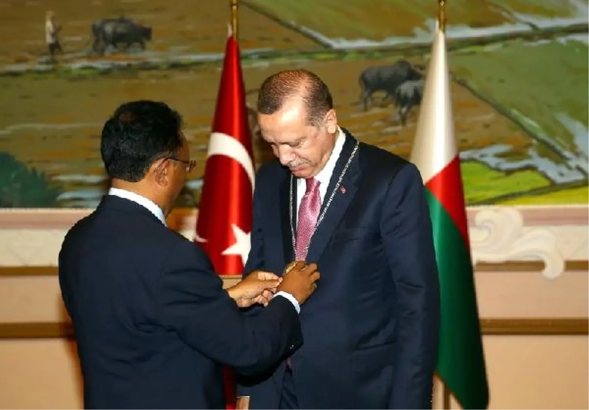 Cumhurbaşkanı Erdoğan\'a Madagaskar Devlet Yüksek Nişanı Tevcih Edildi