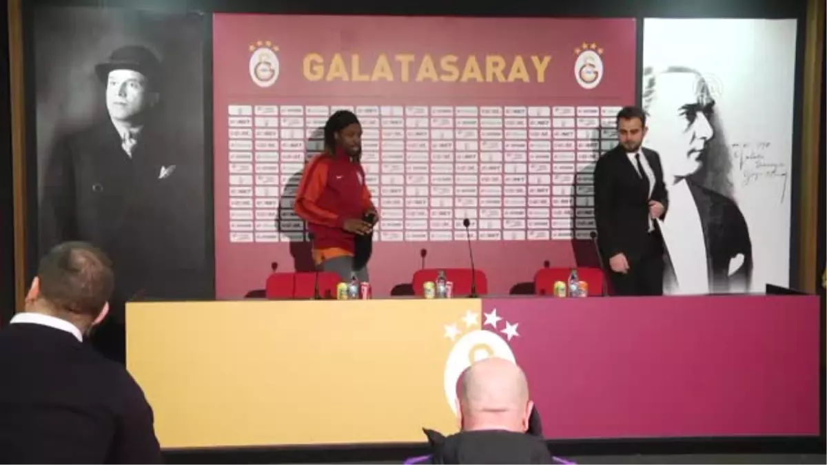 Galatasaraylı Futbolcu Cavanda, Gazetecilerin Sorularını Cevapladı