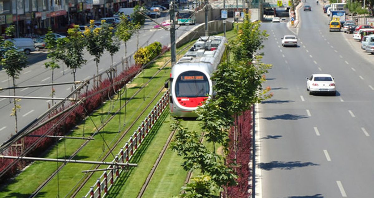 Bakan Arslan: Havalimanları Raylı Sistemle Şehir Merkezine Bağlanacak