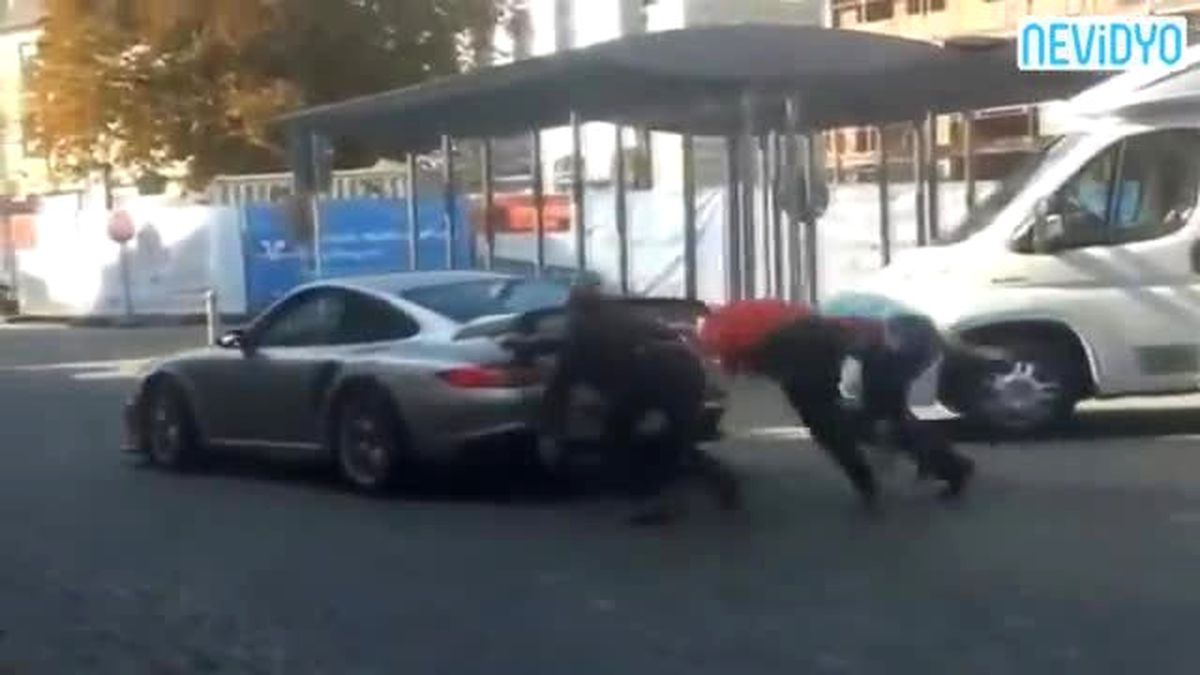 İttikleri Otomobil Porsche İdi Ama...