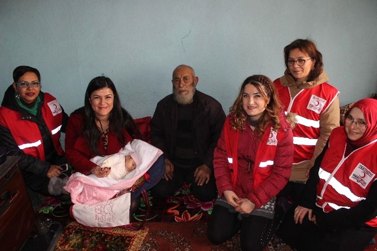 Kızılay, \'Sevgi Bohçası\' Dağıtımlarına Devam Ediyor