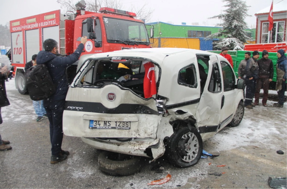 Kocaeli\'de Trafik Kazası: 6 Yaralı