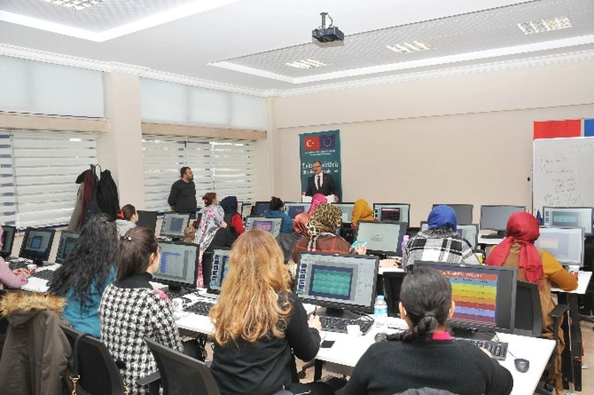 Kso\'dan Tekstil Sektörüne Modacı Yetiştirecek Proje