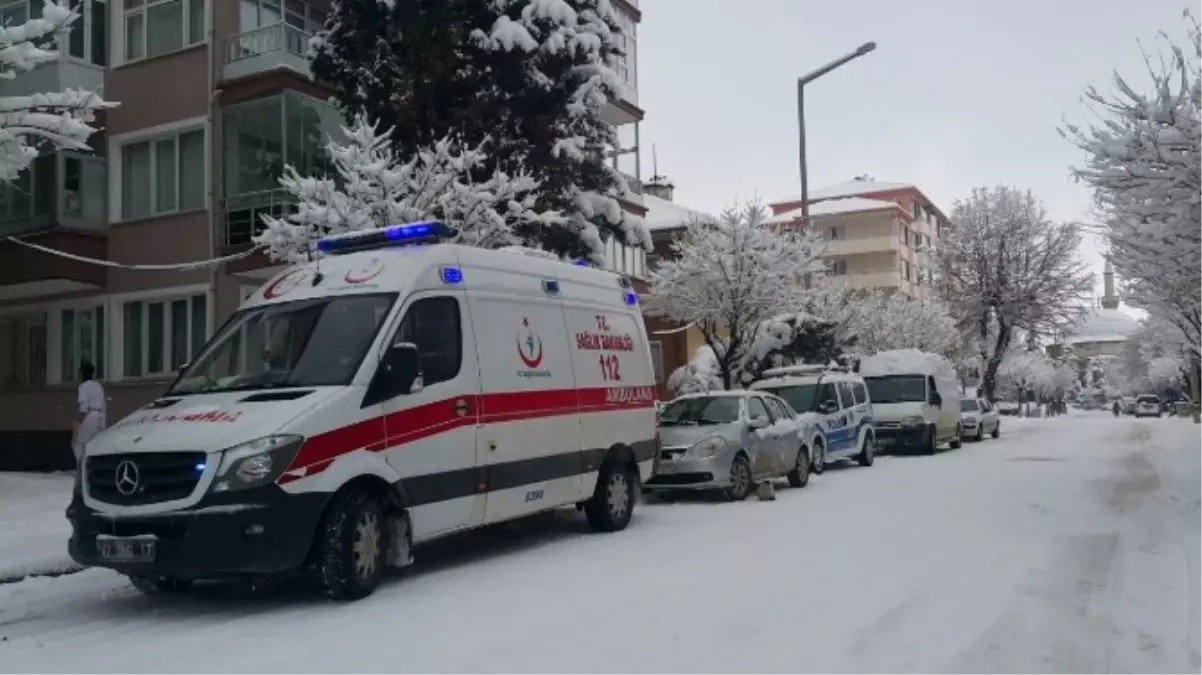 Merdiven Boşluğuna Düşüp Hayatını Kaybetti