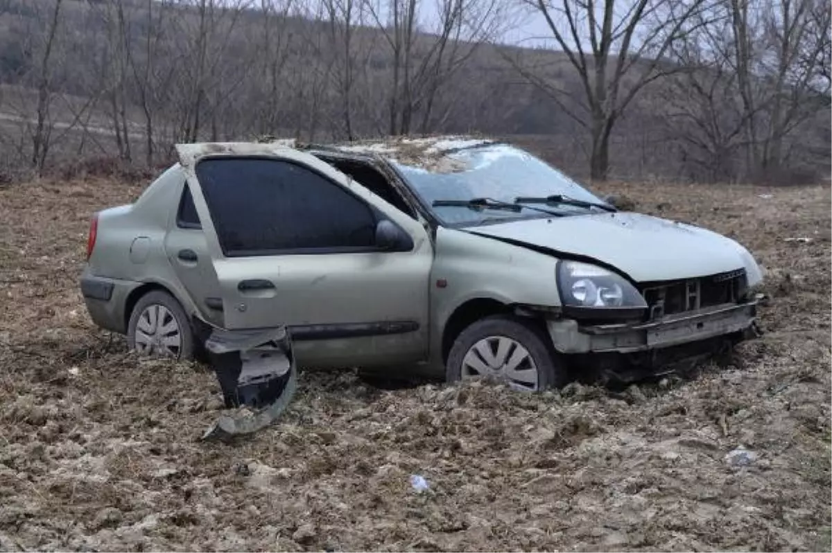 Otomobil Tarlaya Uçtu: 5 Yaralı