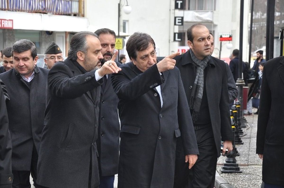 Oylat\'taki Viraneye Vali El Attı