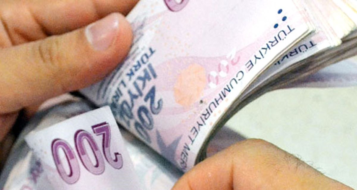 Polis Olduklarını Söyleyerek İki Emekliyi Dolandırdılar