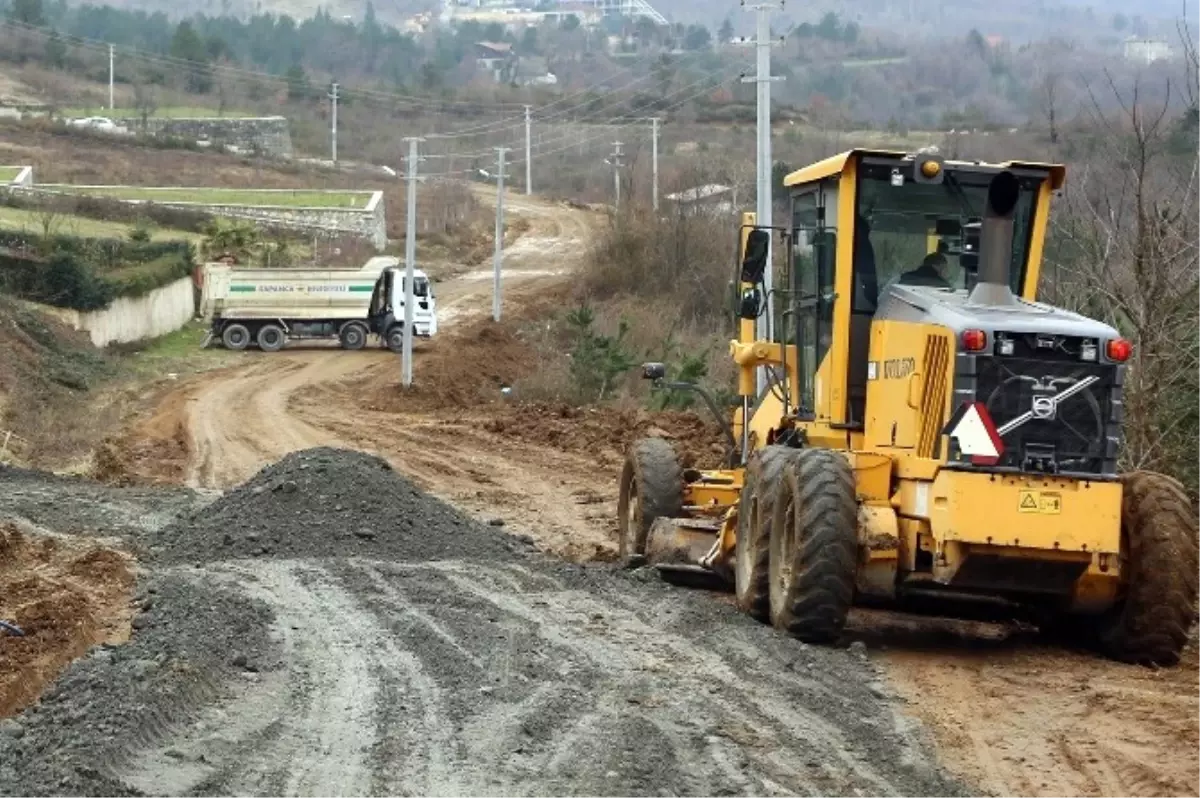 Sapanca\'da Yol Genişletme Çalışmaları Devam Ediyor