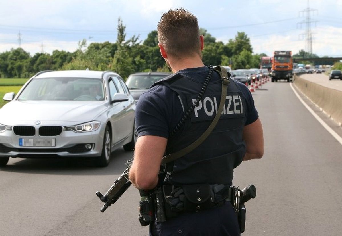 Schengen Anlaşması\'nda Sınır Kontrolleri Üç Ay Daha Uzatıldı