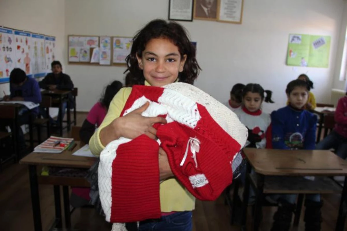 Suriyeli Öğrencilere Giysi Yardımı