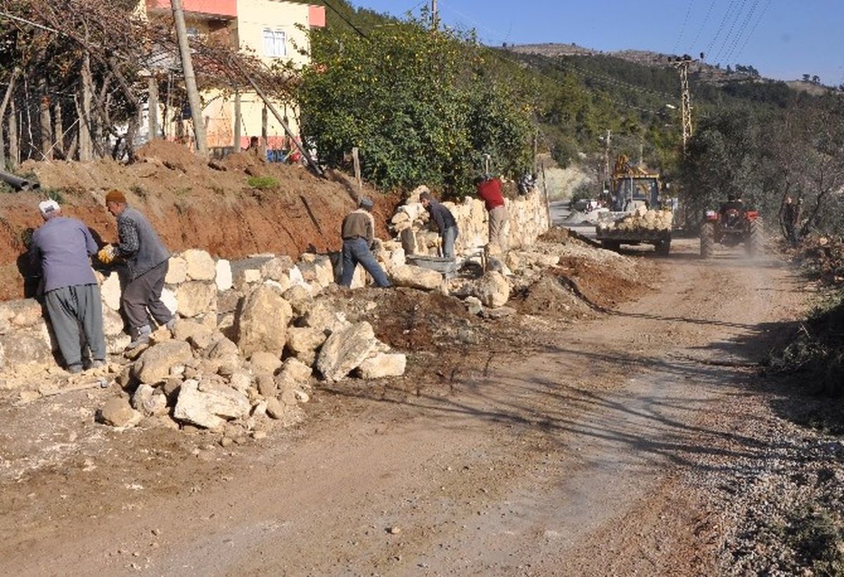 Toroslar\'da Yeni Mahallerde Çevre Düzenleme Çalışmaları Devam Ediyor