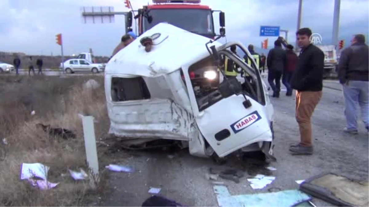 Trafik Kazası: 2 Ağır Yaralı - Manisa