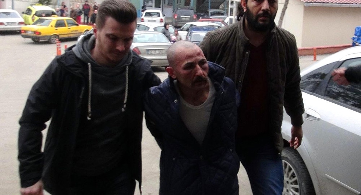 AK Parti İstanbul İl Başkanlığı\'na Lav Silahıyla Saldıran Şerif Turunç Adlı Şahıs Çıkarıldığı...