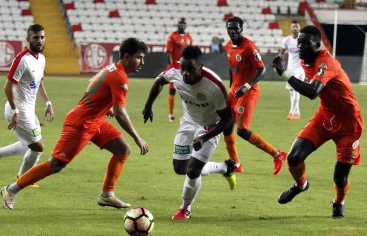 Alanyaspor ile Antalyaspor Süper Lig\'de 2. Kez Karşılaşacak