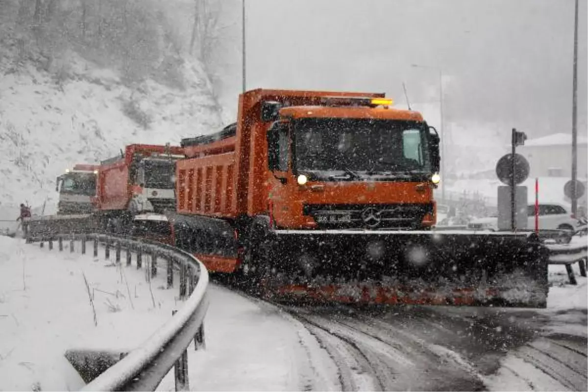 Bolu Dağı\'nda Kar Ulaşımı Zorlaştırdı