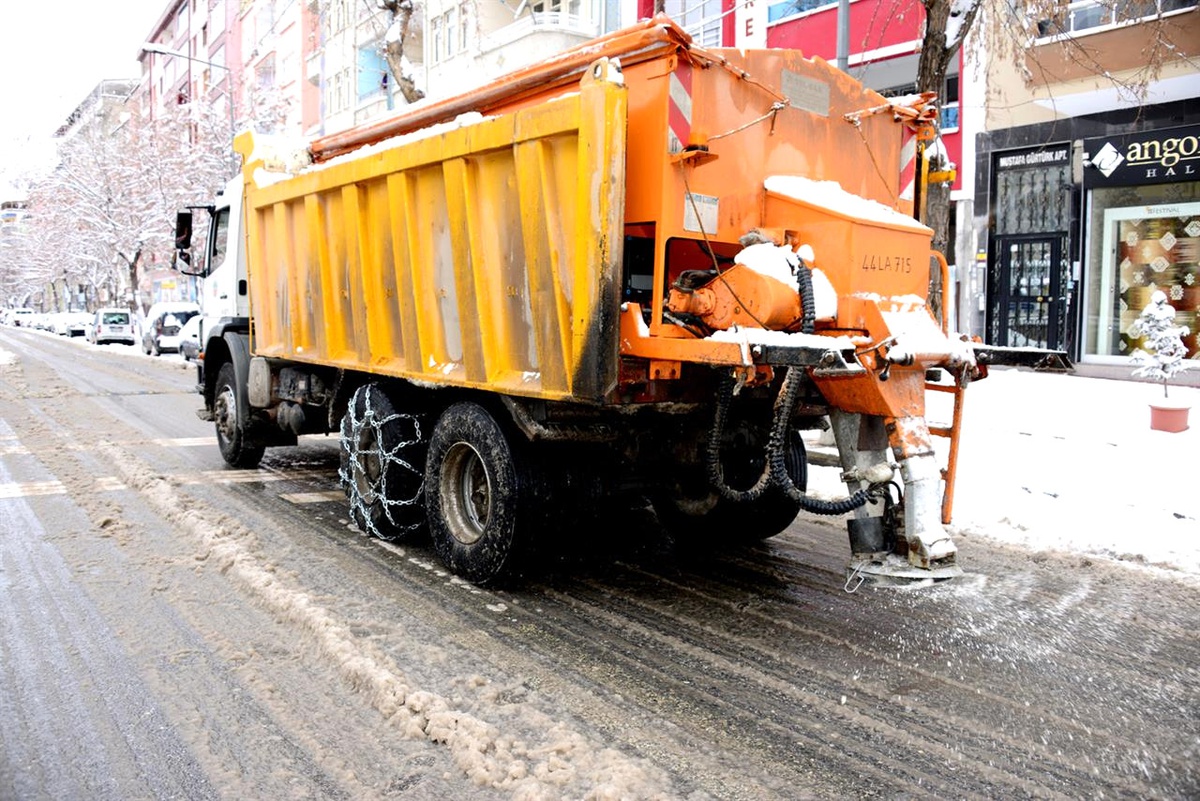 Büyükşehir Belediyesi\'nden Yoğun Kar Mesaisi
