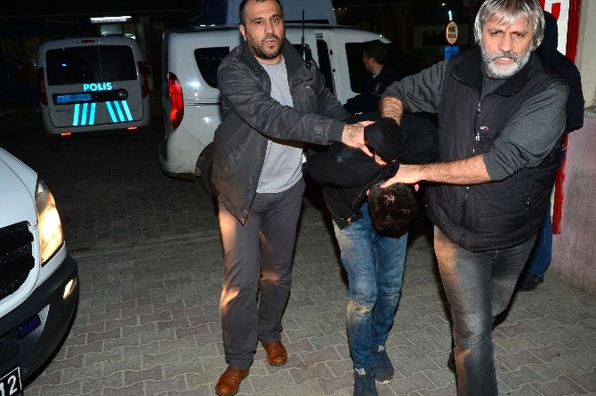 Çanakkale\'deki Marketi Soyan 3 Kişi Yakalandı