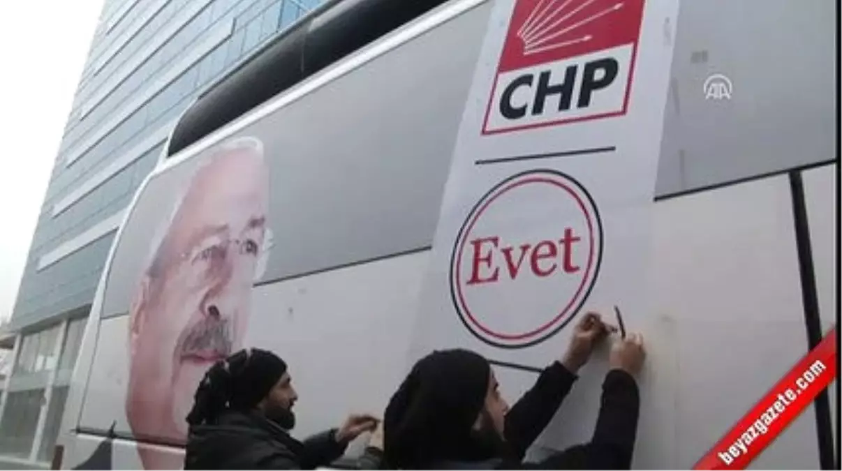 Chp, Otobüslerinden \'Evet\' Mührünü Kaldırttı