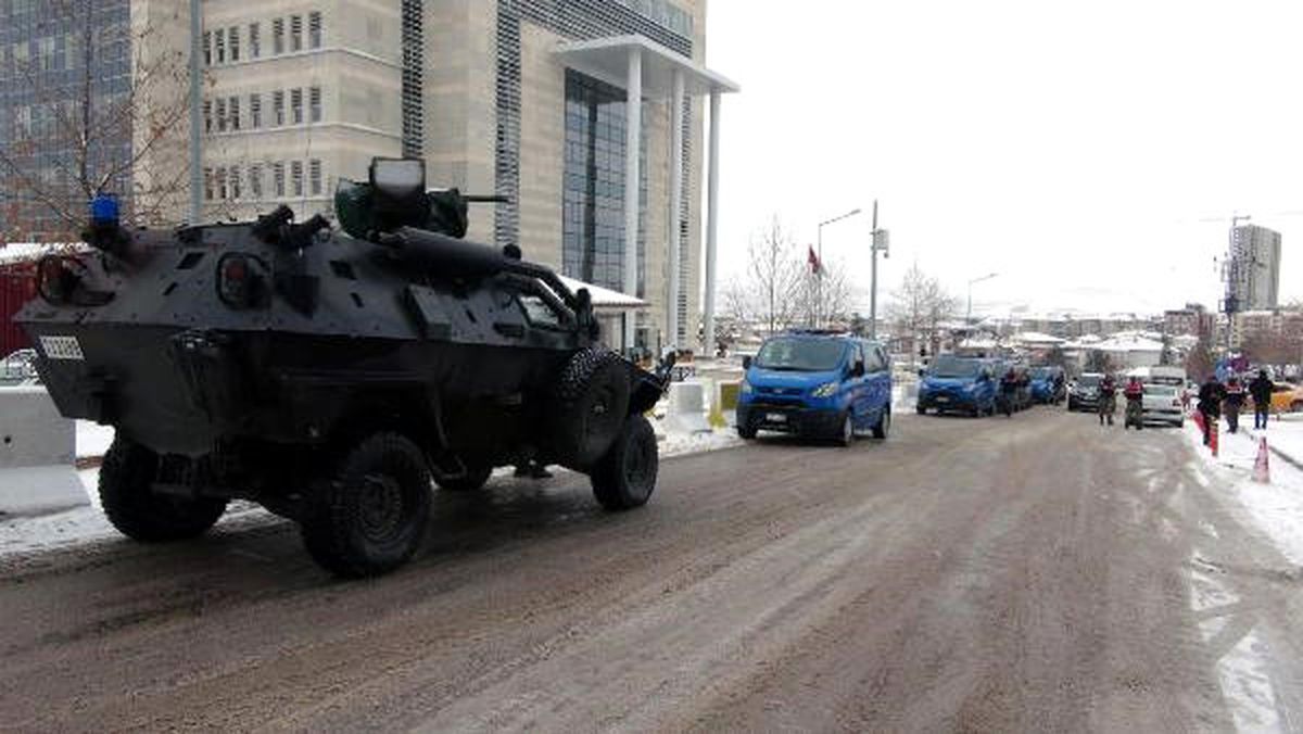 Elazığ\'da Gözaltındaki 23 Askeri Personel Adliyeye Sevk Edildi