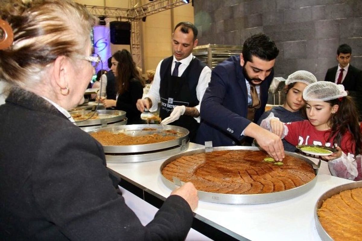 Emıtt\'te Küçük Ellere Kadayıf Eğitimi