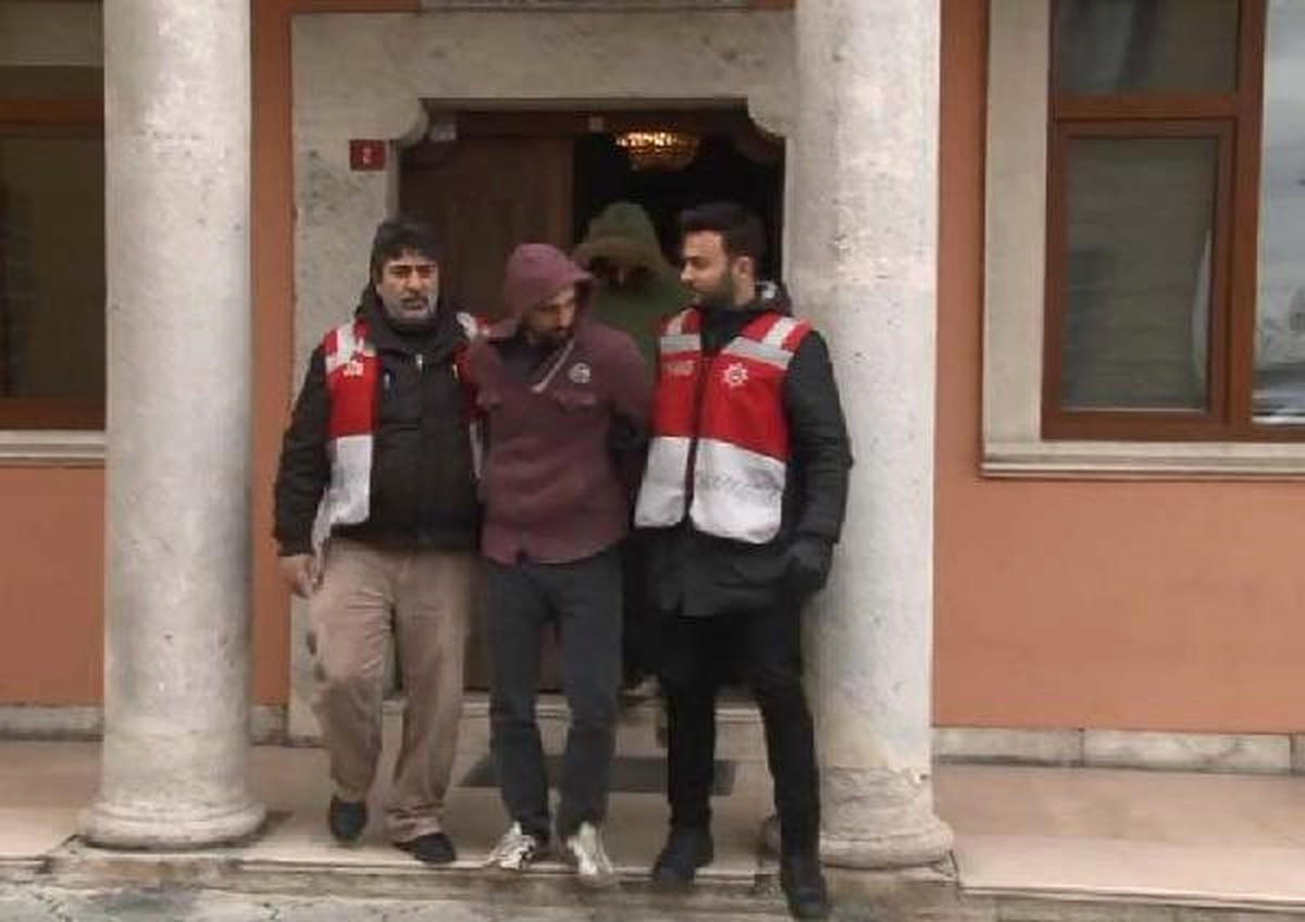 Eyüp\'te Kadınları Hedef Seçen Kapkaççılar Güvenlik Kamerasında