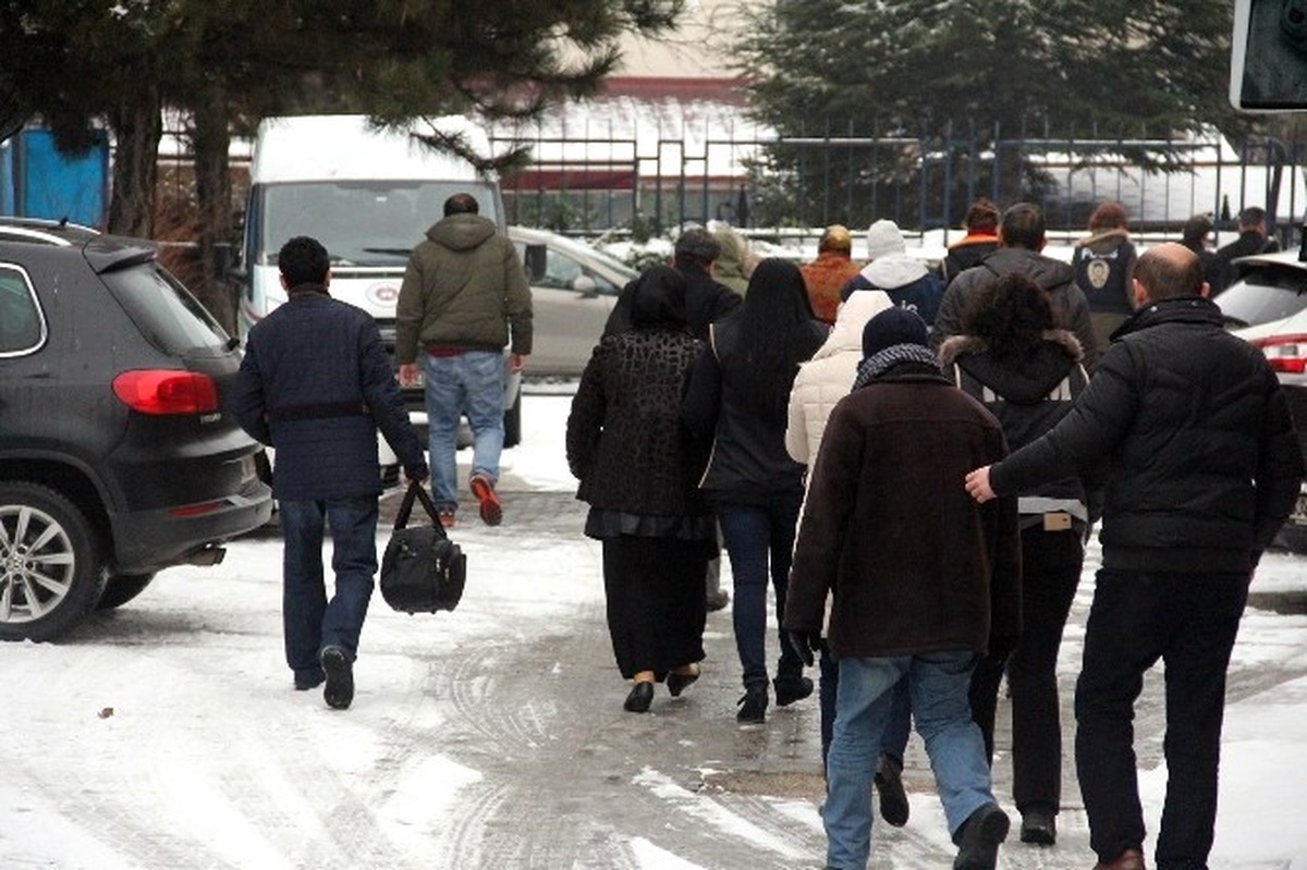 Fetö Soruşturmasında 13 Kişi Tutuklandı