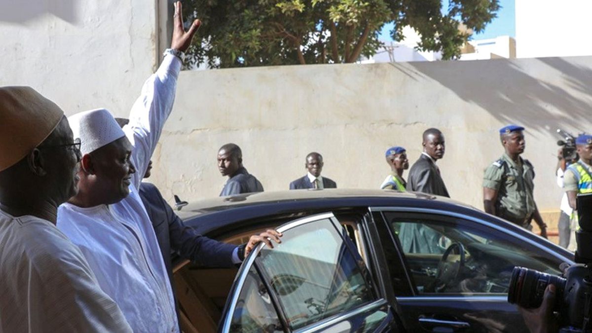 Gambiya\'nın Yeni Başkanı Barrow Ülkesine Dönüyor