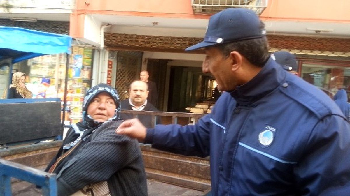 Gaziantep\'te Dilenen Engelli Kadın Zabıtaları Şaşırttı