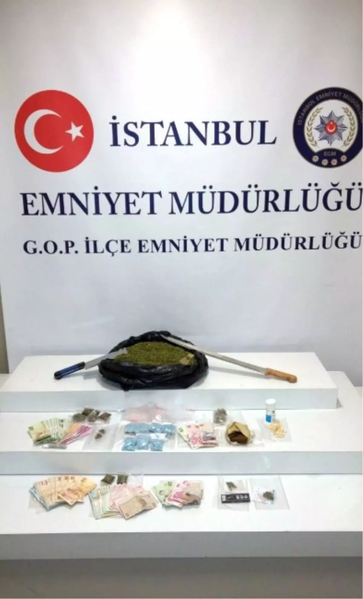 Gaziosmanpaşa\'da Uyuşturucu Operasyonunda 8 Gözaltı