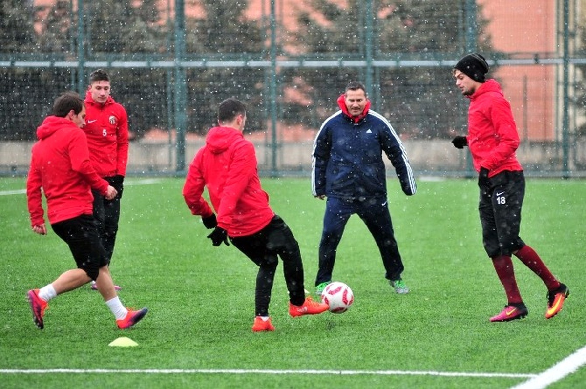 İnegölspor Ergün Penbe ile İlk Maçına Hazırlanıyor
