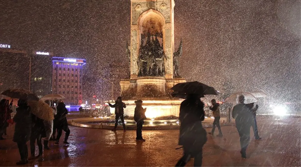 İstanbul\'da Akşam Saatlerinde Kar Etkili Oluyor